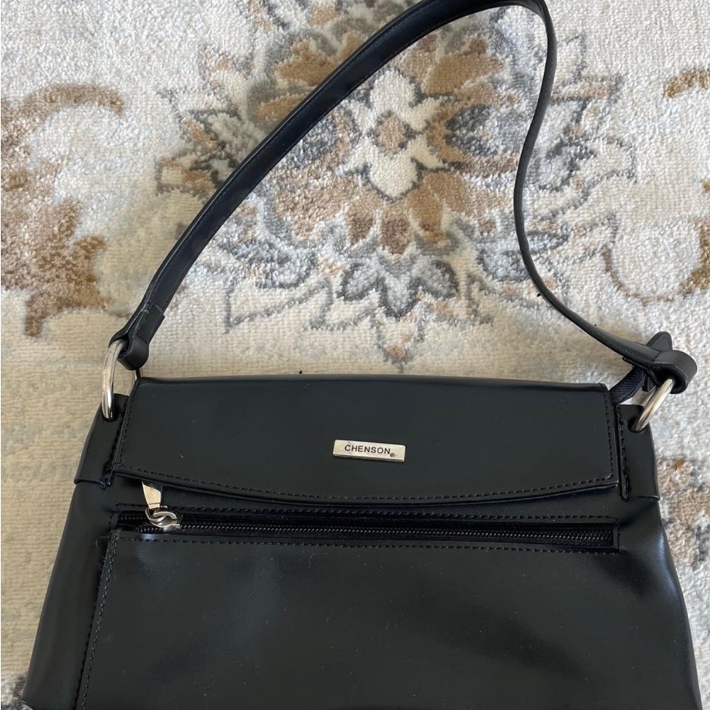 Black Women’s Shoulder Bag - Classic Everyday Style - Picture 3 of 3